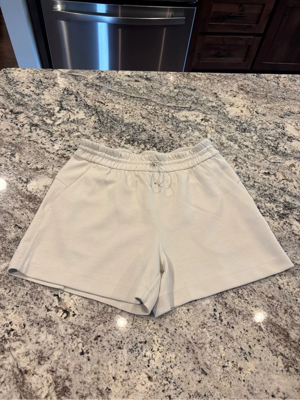 Women's lululemon Casual Elastic-Waist Cream Shorts
